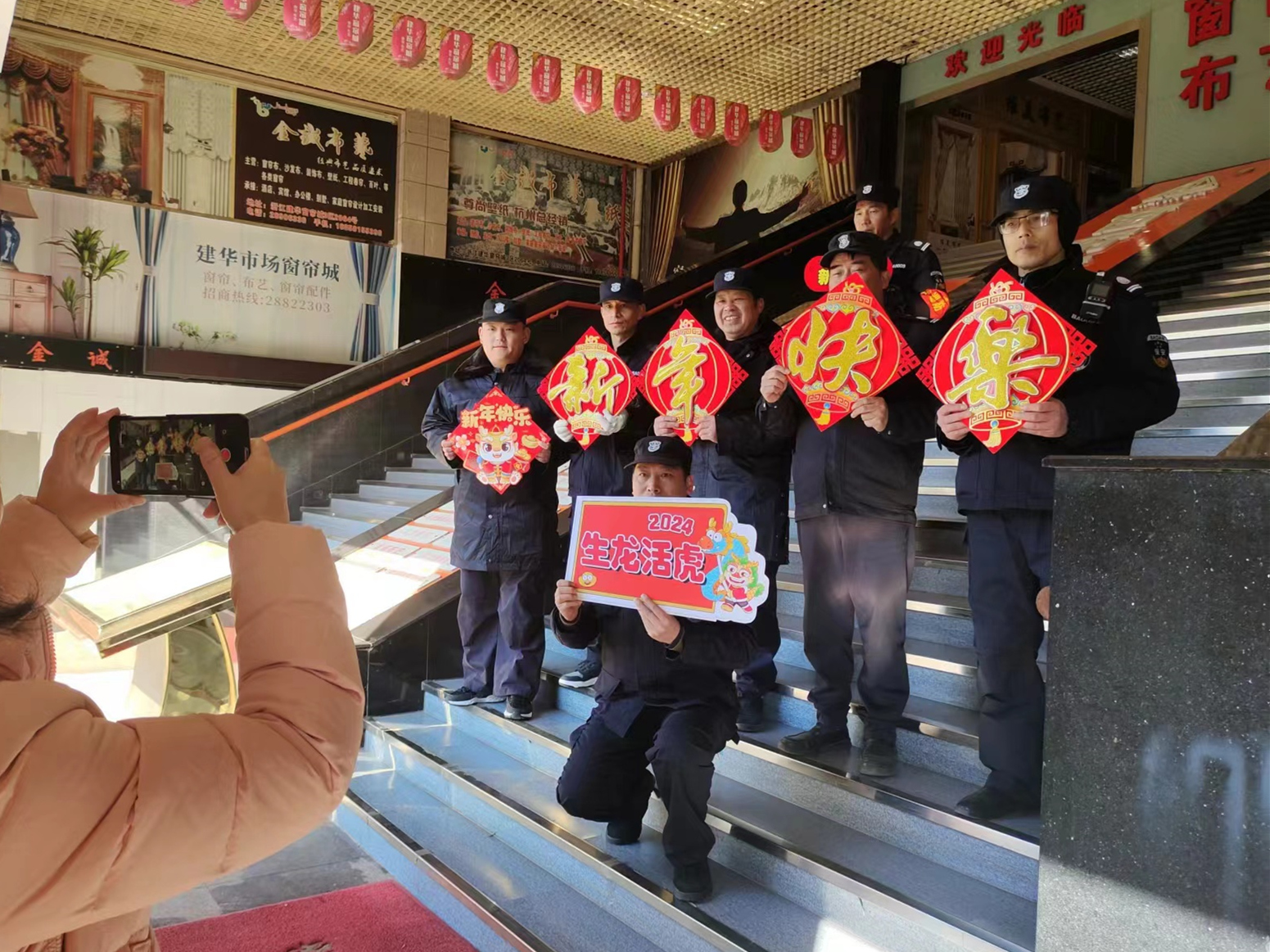 建華市場迎新春送祝福