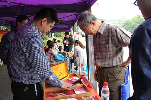 建華文創園黨團代表參加“網淘”志愿者活動 (2).jpg